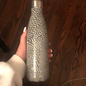 Swell water bottle